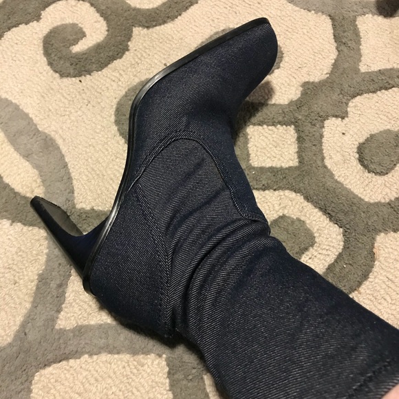 Boots - Picture 3 of 5